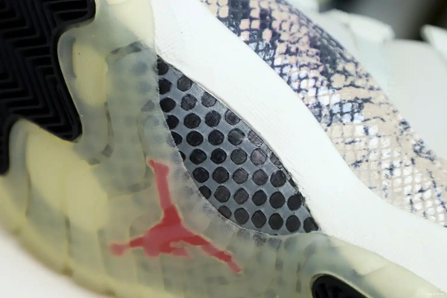 Kimikick BONE SNAKESKIN 11 LIGHT AIR JORDAN LOW 0731